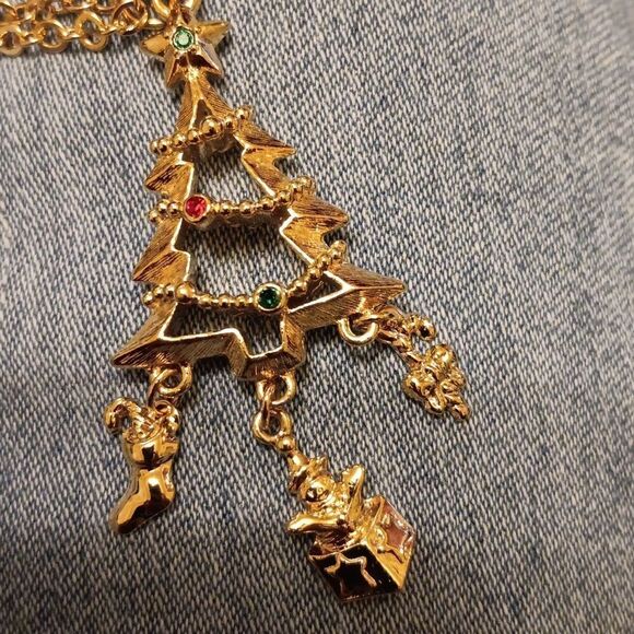 Vintage AVON Christmas Pendant - Picture 1 of 10